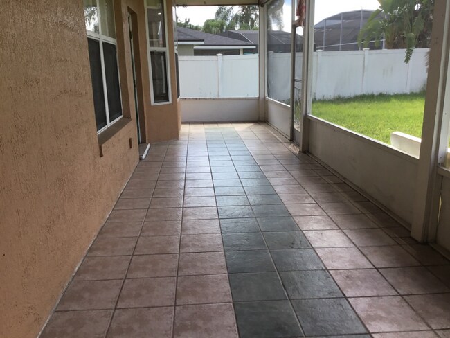 Building Photo - Deerfield - Spacious Home