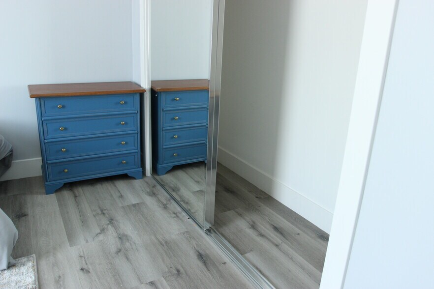Building Photo - 433 S Wilton Pl