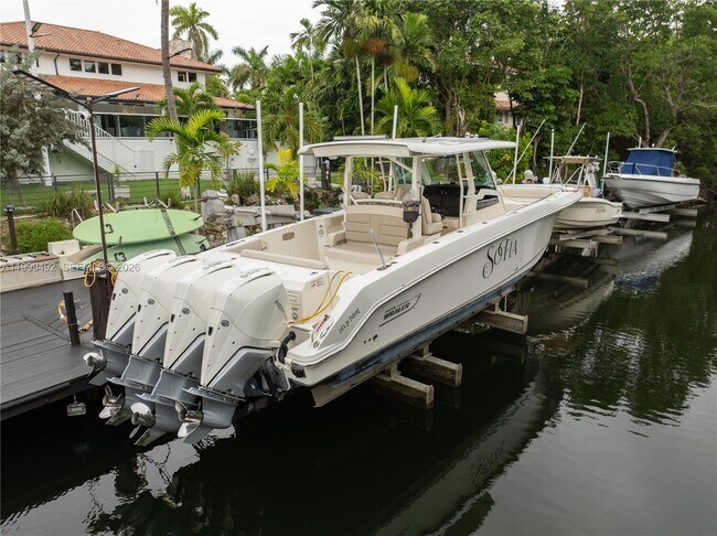 Building Photo - 7125 Los Pinos Blvd