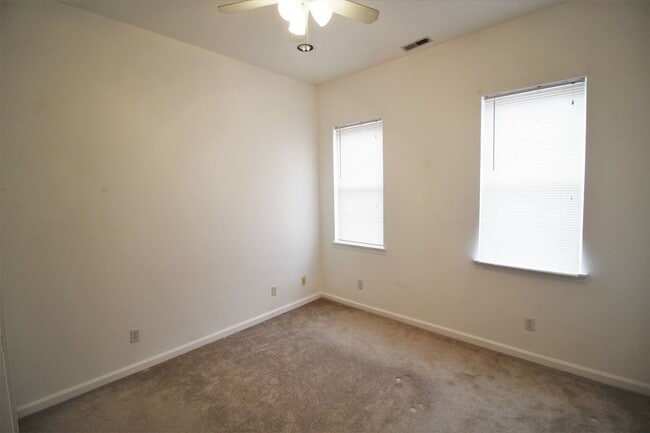 Building Photo - Gorgeous 2bd/1.5 ba Canton townhome. OSP, CAC, W/D and more! Available 3/13