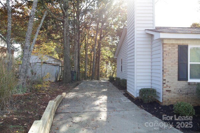 Building Photo - 12300 Rock Canyon Dr