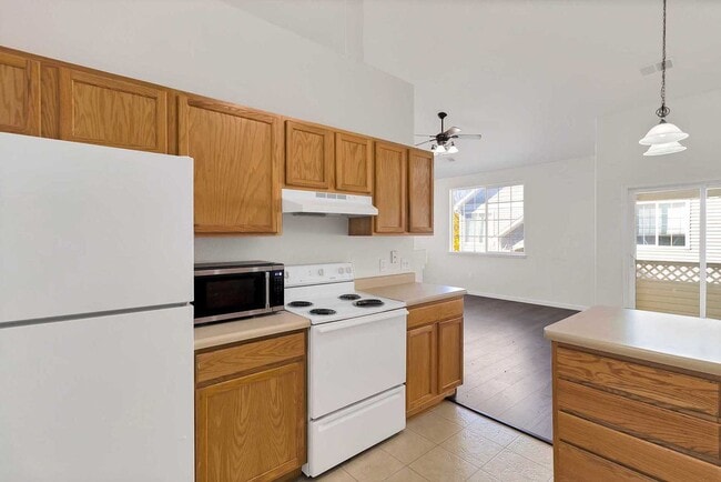 Building Photo - Modern 2-Bedroom, 2-Bath Condo in Grand Ju...
