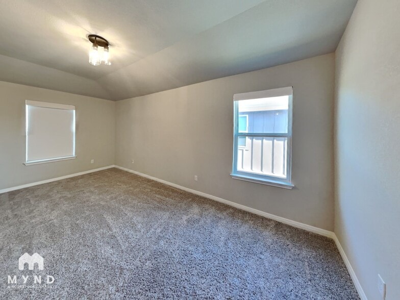 Building Photo - 906 Limestone Shls Rd