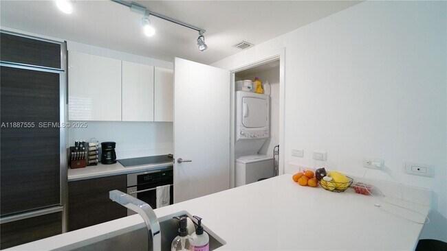 Building Photo - 1100 S Miami Ave