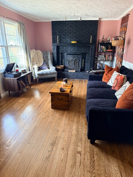 Building Photo - 2559 Clifton Springs Manor