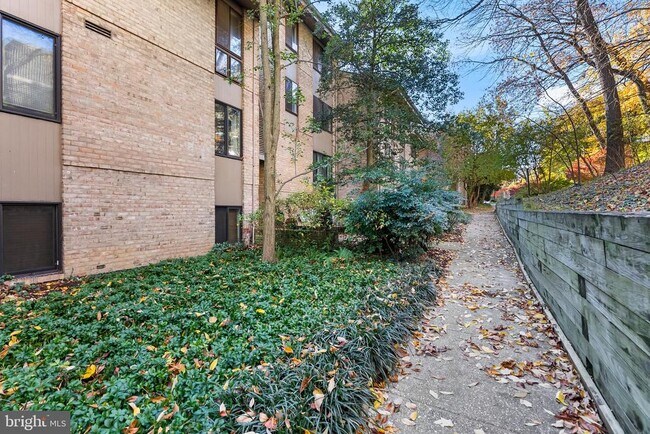 Building Photo - 110 Cross Keys Rd