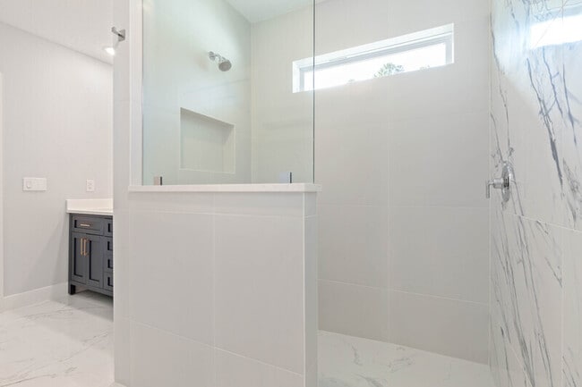 Building Photo - 4 Karl Ct