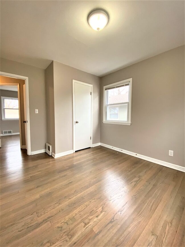 Building Photo - Newly updated 4 bedroom single family home
