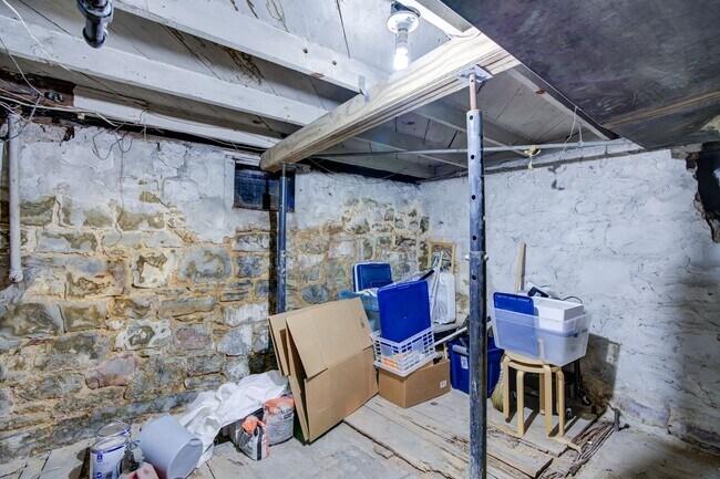 Building Photo - Turn of the Century Bungalow 1 bed, Downto...