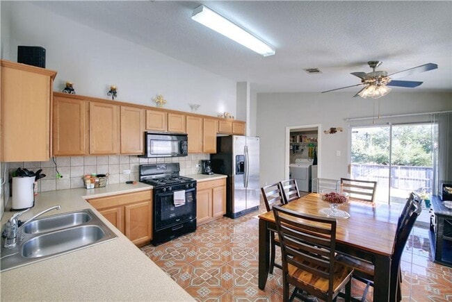 Building Photo - Very clean well maintained one-story home.