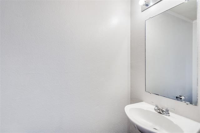 Building Photo - 2933 High Pointe Blvd