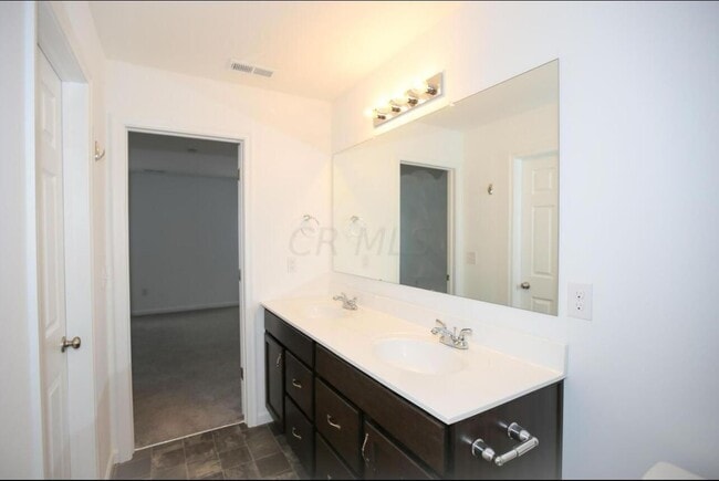 Building Photo - 4978 Crestbrook Dr