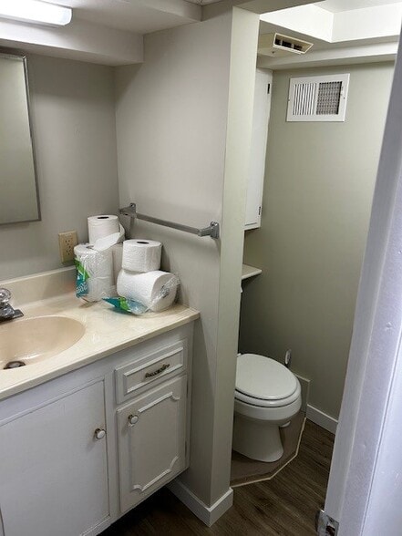 Building Photo - 918 Oak St