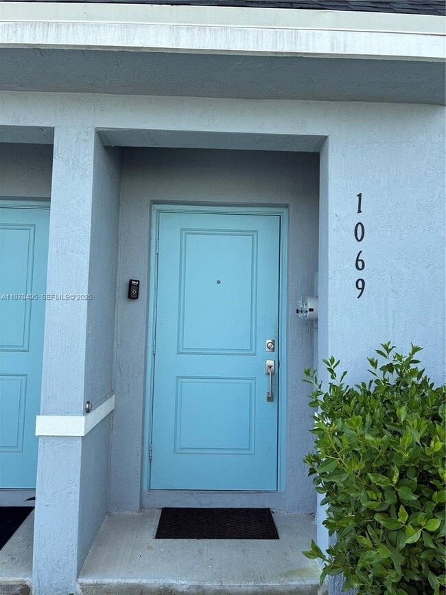 Building Photo - 1069 NW 4th Ter