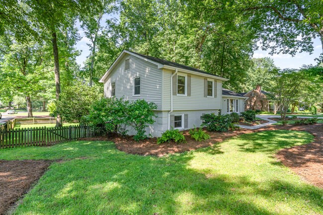 Building Photo - 4014 Sulkirk Rd