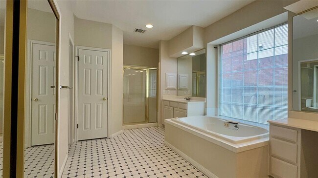 Building Photo - 10813 Redmond Rd