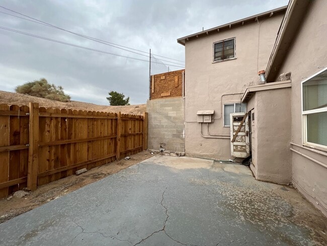 Building Photo - P026