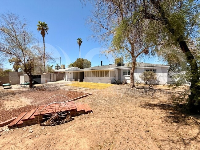 Building Photo - 2127 W San Miguel Ave