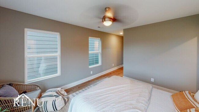 Building Photo - 2336 E 18th St