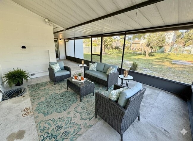 Building Photo - 1017 W Blann Dr