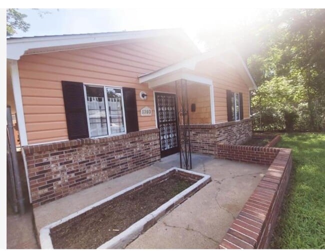 Building Photo - 1393 Gold Ave