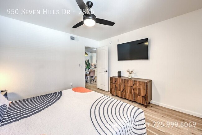 Building Photo - 950 Seven Hills Dr