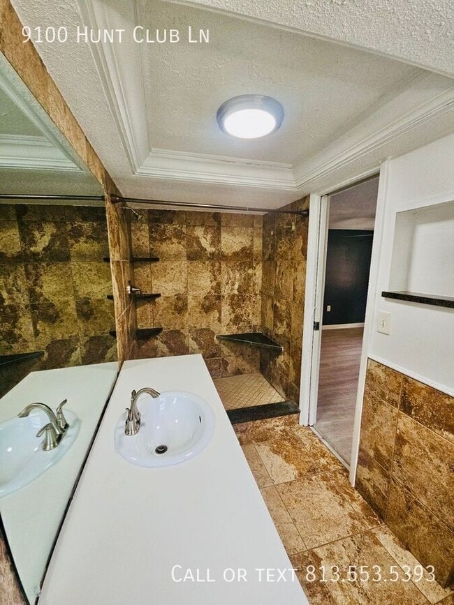 Building Photo - 9100 Hunt Club Ln
