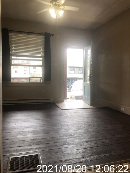 Front Entry Living Area - 234 W Willow St