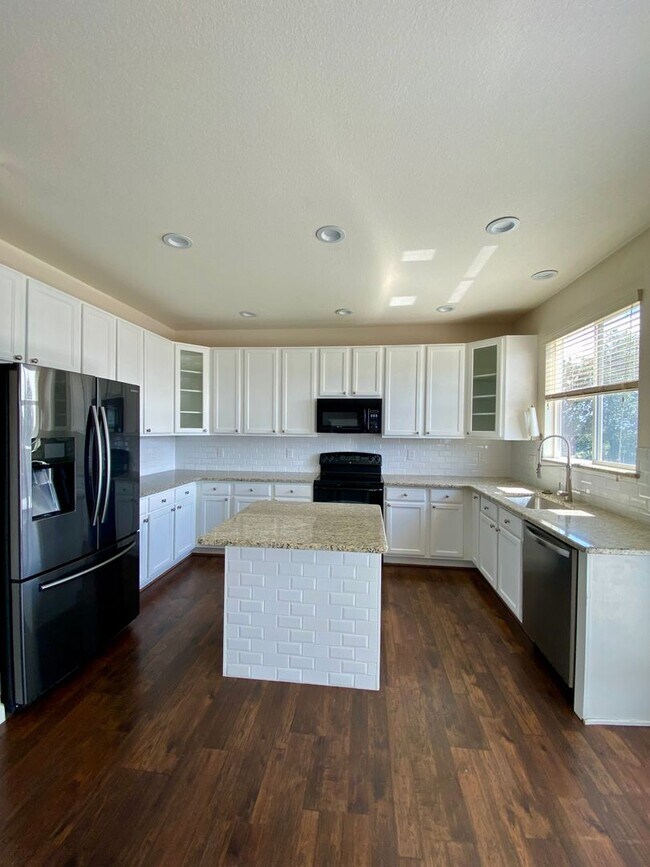 Building Photo - Multi Level Living in Fountain! Private Suite with Kitchenette in Basement! 5 Bedroom in 80817