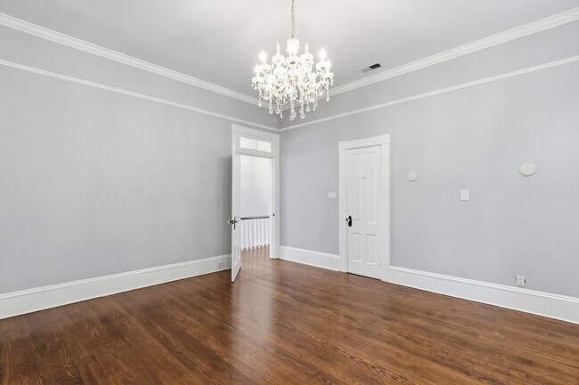 Building Photo - 109 E Park Ave