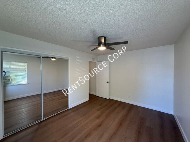 Building Photo - 1149 W Ave H-11