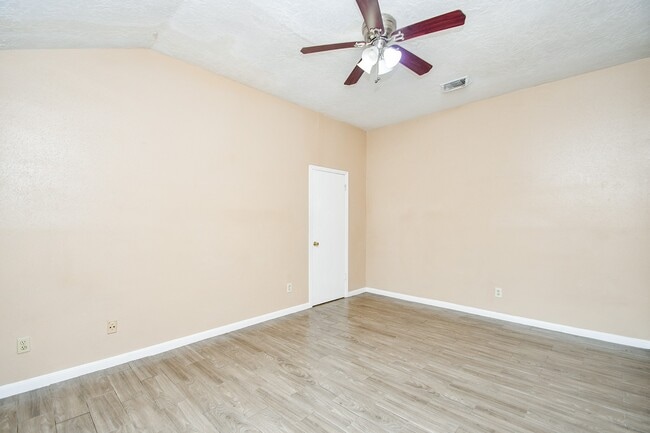 Building Photo - 11706 Spring Grove Dr