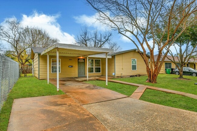 Building Photo - 5855 Beldart St