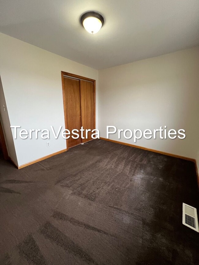 Building Photo - 1901 SE Blvd