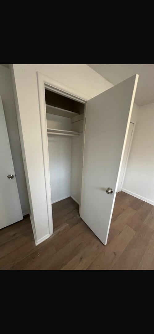 Building Photo - This is a 4 bedroom 1 bathroom house it has a spacious living room and full kitchen that comes wi...