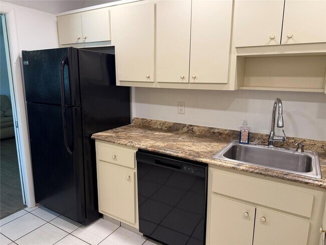 Building Photo - 245 Center Rd