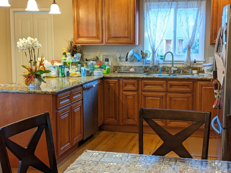 Building Photo - 3437 Gavota Ave