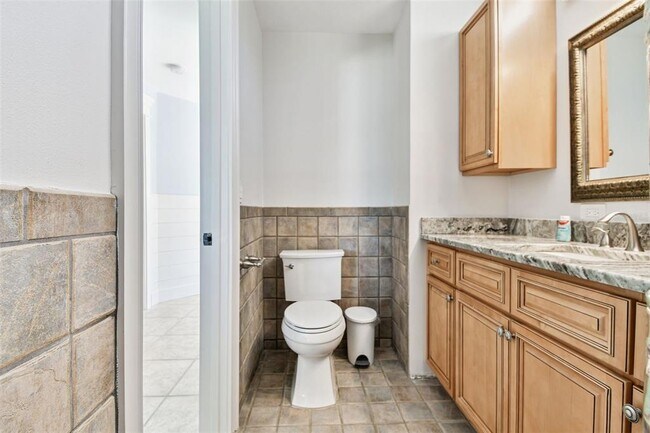 Building Photo - 2822 W Vina Del Mar Blvd