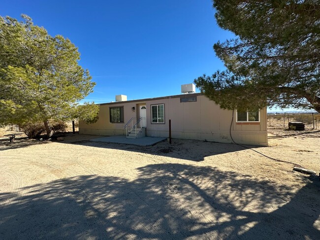 Primary Photo - Gorgeous Mobile Home with a Big Backyard