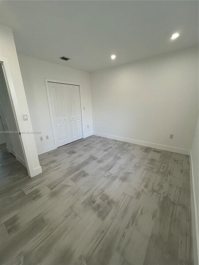 Building Photo - 3823 Thomas Ave