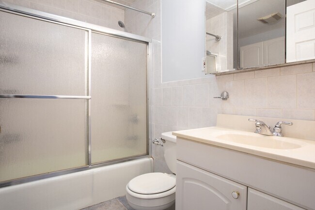 Building Photo - 108 Union Park St