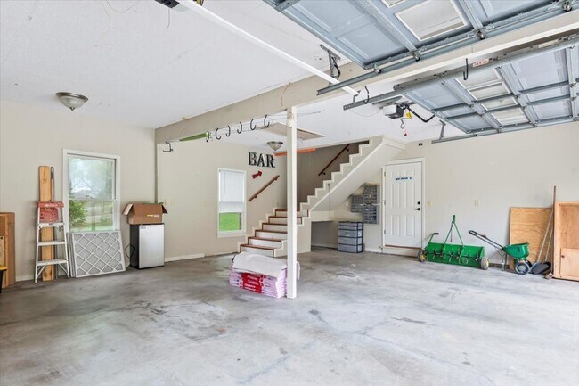 Building Photo - Stunning 3 bed 2.5 bath home in Cove Creek subdivision!
