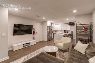 Building Photo - Two Bed Fairmount Apartment