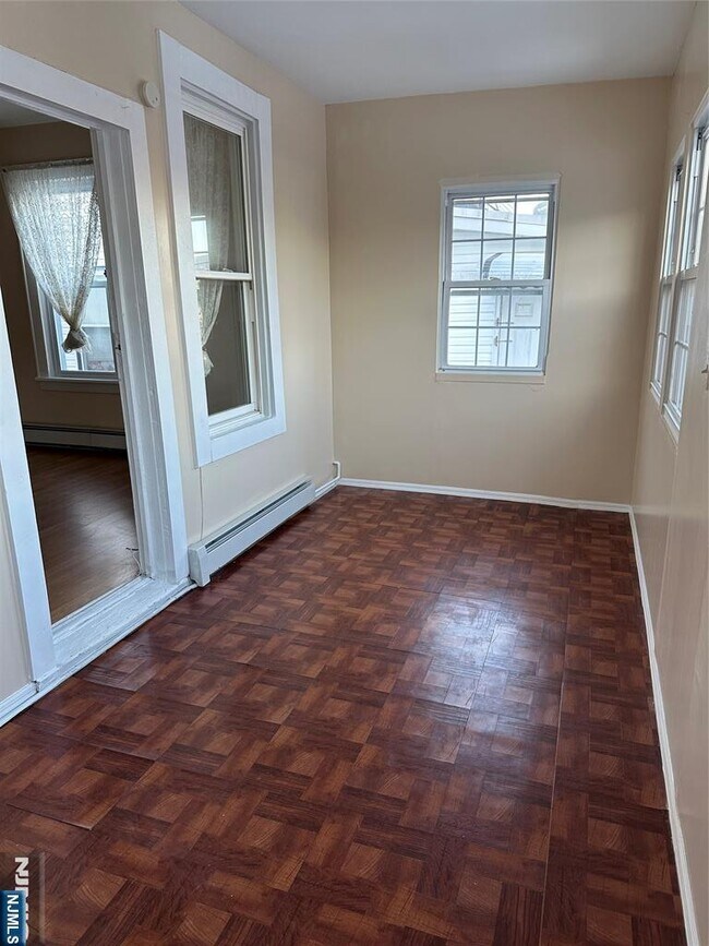 Building Photo - 122-124-124 Buffalo Ave