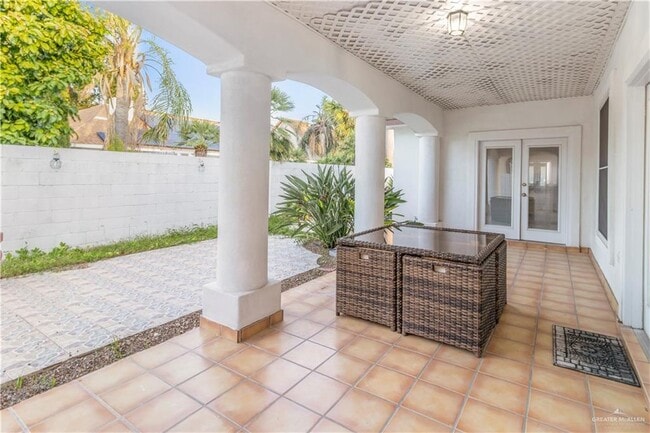 Building Photo - 22 Easy St