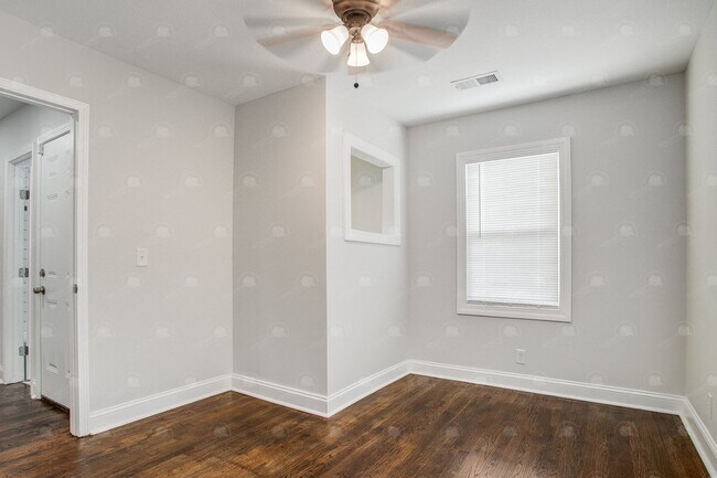 Building Photo - 2510 E 59th St