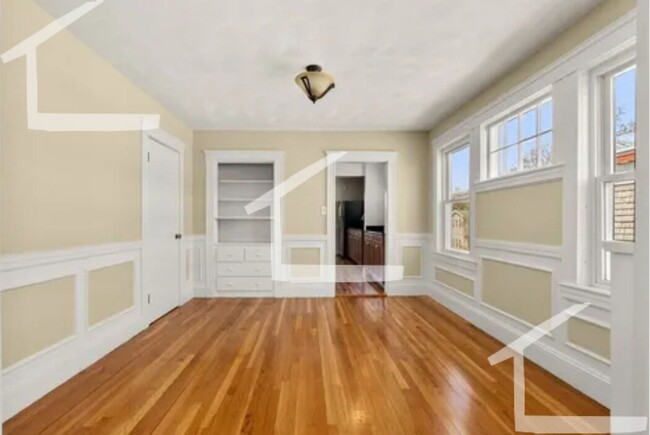 Building Photo - No Brokers Fee, In-Unit Washer and Dryer, ...