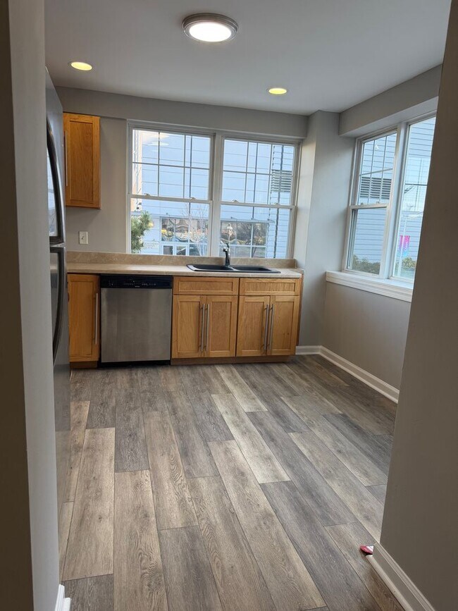 Building Photo - 116 S Massachusetts Ave