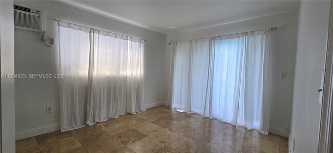 Building Photo - 2185 NE 123rd St