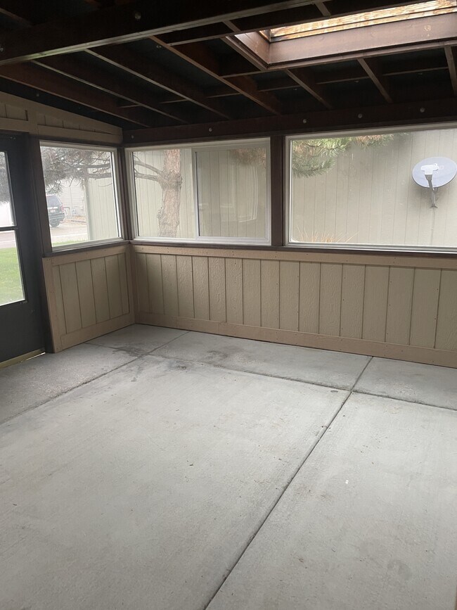 Building Photo - 447 N Baxter Way